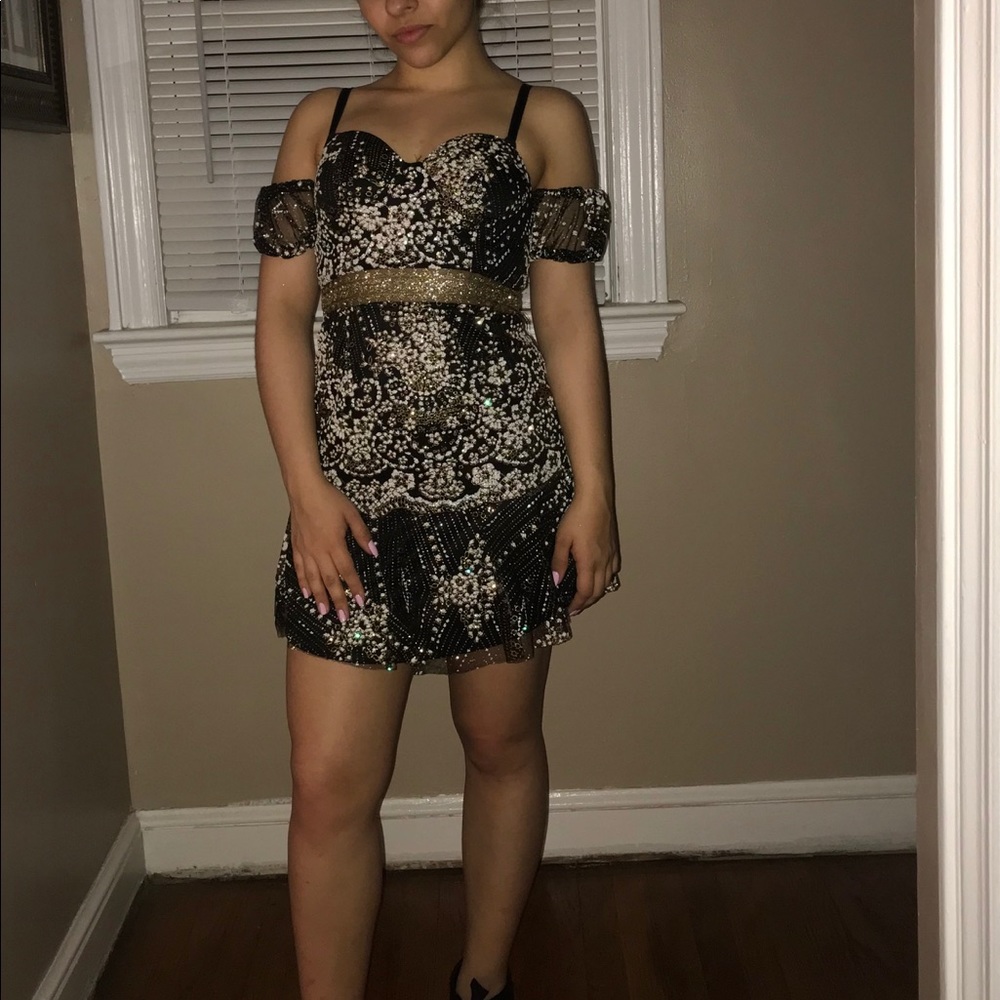Mini dress with gold and white beads